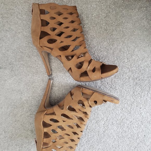 Women's Delicious Tan Heels - Picture 6 of 8